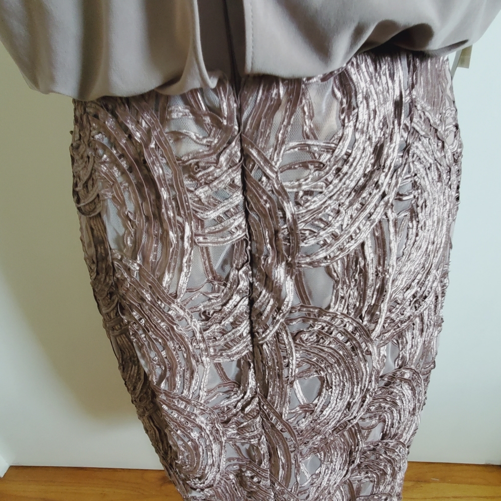 Stunning Statement Dress - Picture 6 of 9